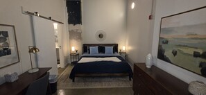 1 habitación, tabla de planchar con plancha, wifi gratis y ropa de cama 