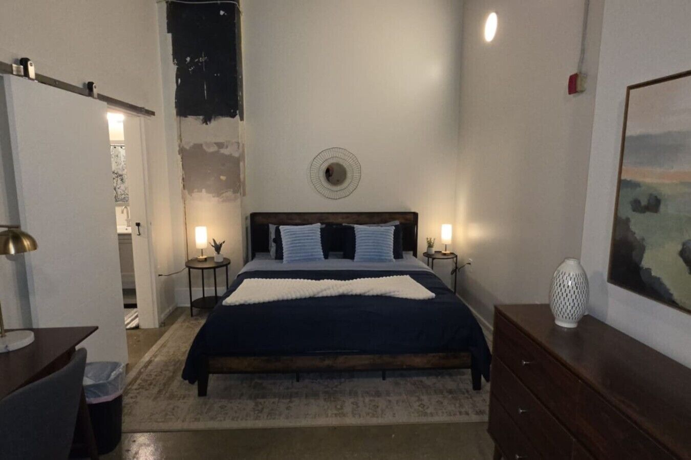 Iron/ironing board, WiFi (free), bed sheets