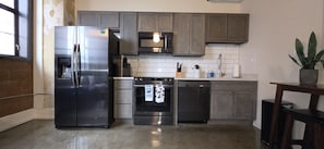 Refrigerador, microondas, horno y parrilla de estufa