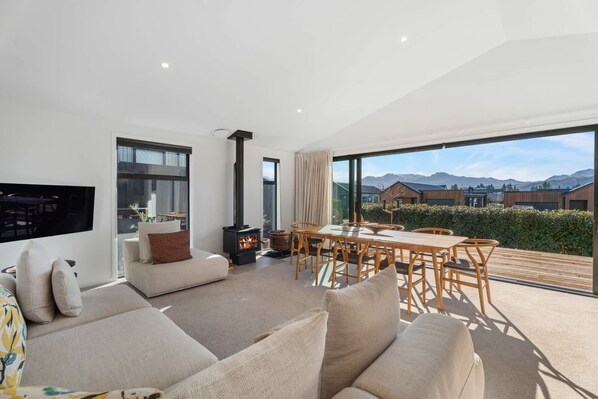 TV, fireplace, offices