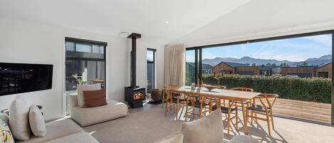 TV, fireplace, offices