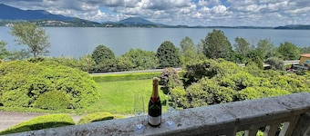 Camelia modern apartment with lake view