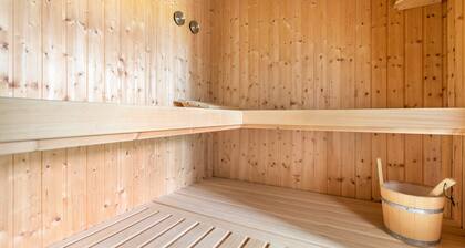 Holiday Home 'Auszeit Il Am Deich Auf Nordstrand' with Private Terrace, Garden & Wi-Fi