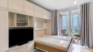 StrykjÀrn/strykbrÀda, gratis wi-fi och sÀngklÀder