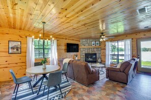 TV, fireplace, DVD player, books