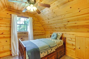 3 bedrooms, iron/ironing board, bed sheets