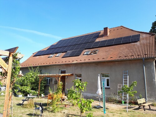 Ferienwohnung 'Ehemaliges Gutsverwalterhaus' mit Gemeinschaftsterrasse, Gemeinschaftsgarten und WLAN