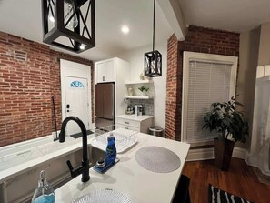Fridge, microwave, oven, stovetop - 2 BR Totally Renovated and Chic (Columbus)