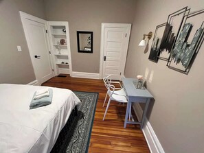 2 bedrooms, iron/ironing board, WiFi, bed sheets - 2 BR Totally Renovated and Chic (Columbus)