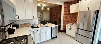 Big Brick 2 Bedroom apartment in Victorian Village