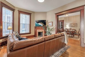 TV, fireplace