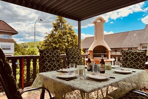 屋外ダイニングエリア