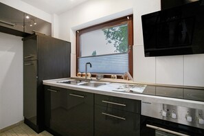 Refrigerador, microondas, horno, placa de cocina