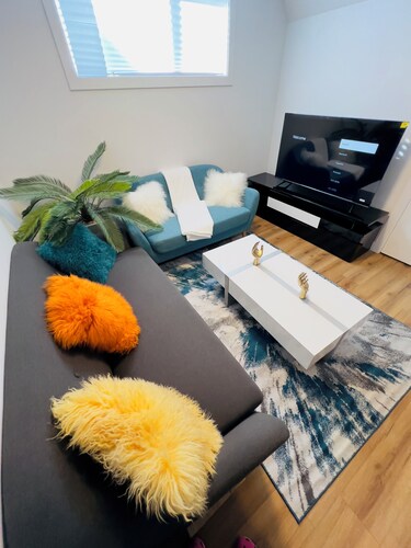 Soft Cellar⭐️Stylish⭐️Central⭐️Comtemporary⭐️Sleeps4