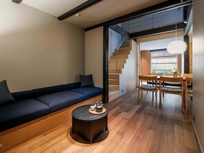 Tradisjonelt hus, 3 soverom, kjøkken, hageutsikt | Oppholdsområde | Oppvarmet gulv