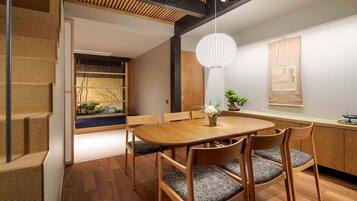 Traditional House, 3 Bedrooms, Kitchen, Garden View | Living area