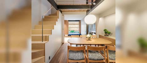 Traditional House, 3 Bedrooms, Kitchen, Garden View | Living area