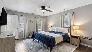 3 bedrooms, desk, iron/ironing board, travel crib