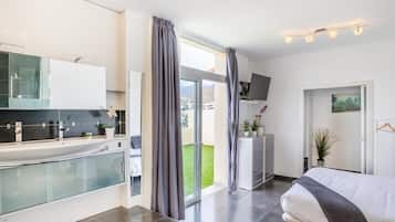 5 slaapkamers, een strijkplank/strijkijzer, internet, beddengoed