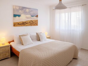 5 bedrooms, internet, bed sheets