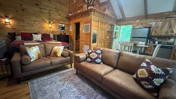 Smart TV, chimenea y tenis de mesa