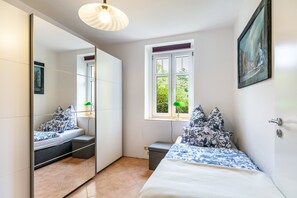 2 makuuhuonetta, silitysrauta/-lauta, ilmainen Wi-Fi, vuodevaatteet