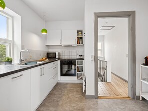 Fridge, microwave, dishwasher, cookware/dishes/utensils