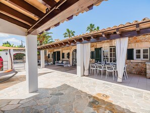 Outdoor dining - Villa Bayhouse by Sunvillas Mallorca (Pollença)