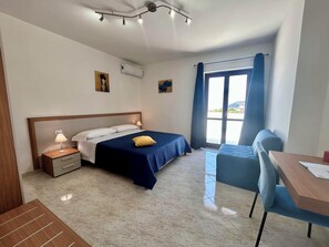 3 bedrooms, desk, iron/ironing board, travel crib