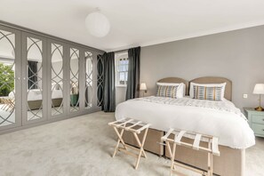 6 habitaciones, tabla de planchar con plancha, cuna de viaje y wifi 