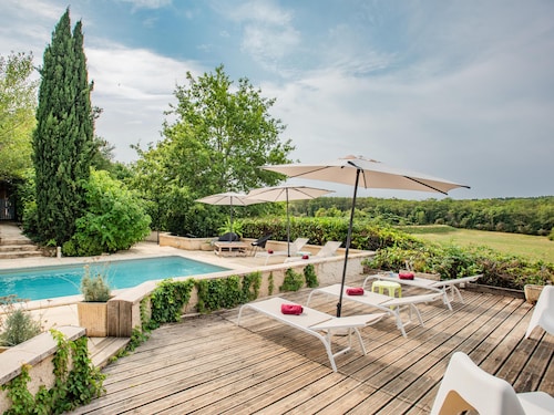 Schönes Ferienhaus mit Gemeinschaftspool