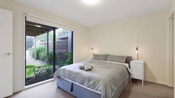 3 dormitorios, tabla de planchar con plancha, cuna de viaje y Internet