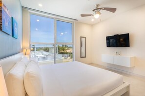 2 bedrooms, in-room safe, iron/ironing board, travel cot - Luxury Palm Beach Condo Aracari 17 by Bocobay (Noord)