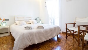 2 bedrooms, WiFi (free), bed sheets - Apartment Varadero with Sea Views (Portocolom)