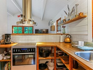 Fridge, microwave, cookware/dishes/utensils - "Barthi" - 1.6km from the sea by Interhome (Læsø)