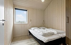 9 bedrooms, travel cot, free WiFi
