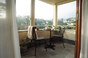 Deluxe Tek Büyük Yataklı Oda, Vadi Manzaralı | Vadi manzarası