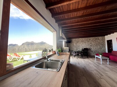 Casa Abuela María: stunning views, garden pool