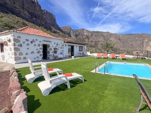 Pool - Casa Abuela María: stunning views, garden pool (San Bartolomé de Tirajana)