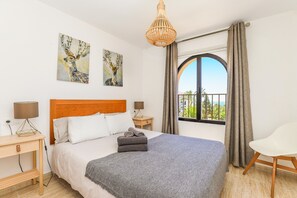 2 makuuhuonetta, silitysrauta/-lauta, ilmainen Wi-Fi, vuodevaatteet