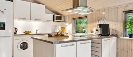 Fridge, microwave, dishwasher, cookware/dishes/utensils