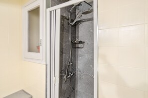 Shower, towels