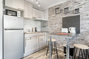 Fridge, microwave, coffee/tea maker, electric kettle