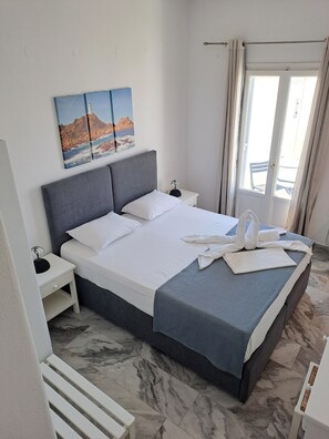 Basic-Doppel- oder -Zweibettzimmer, Gartenblick | Zimmersafe, Bügeleisen/Bügelbrett, kostenloses WLAN, Bettwäsche