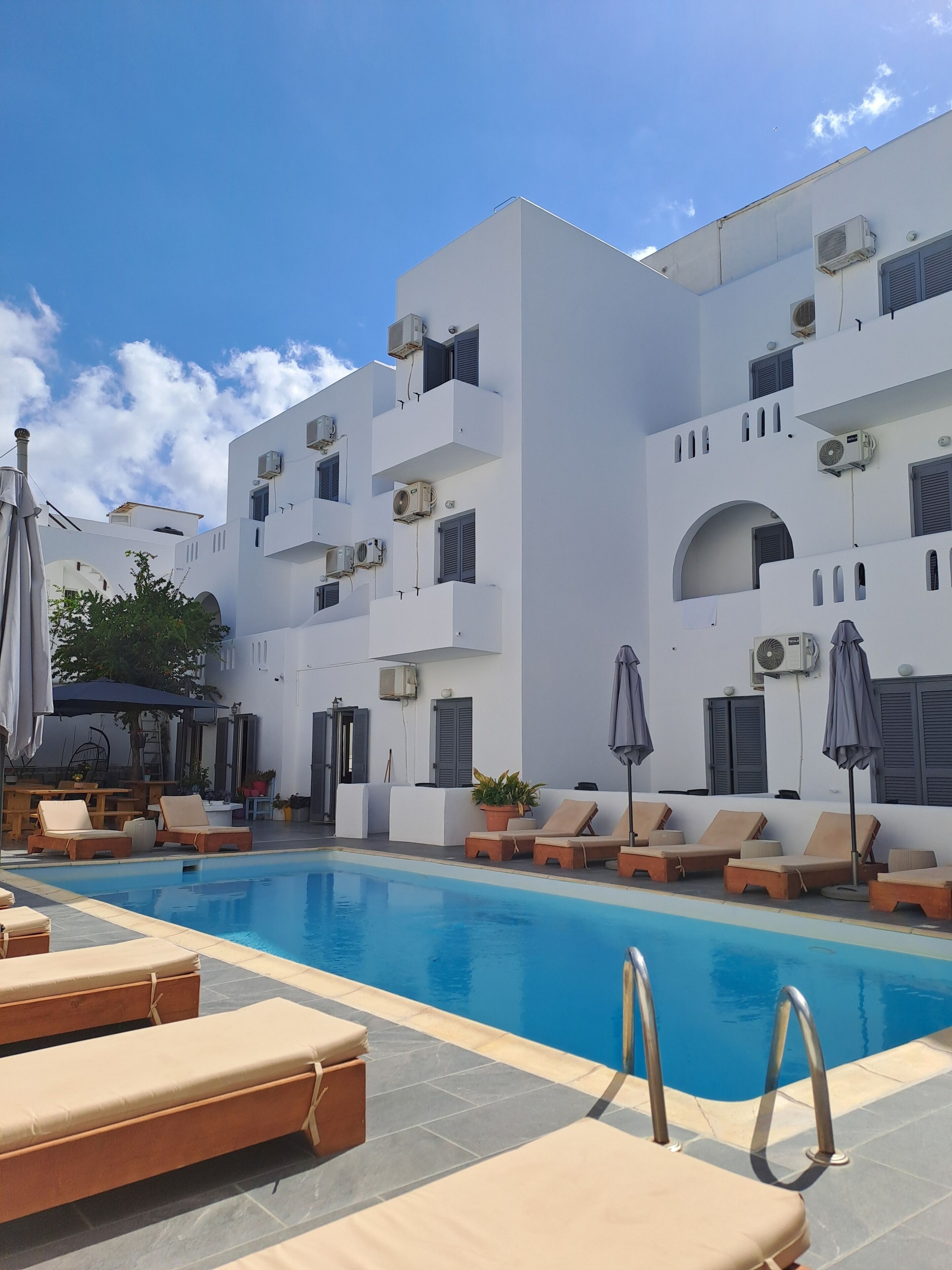 Een seizoensgebonden buitenzwembad