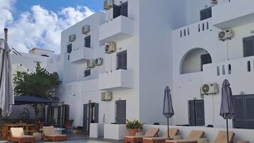 En sÀsongsöppen utomhuspool