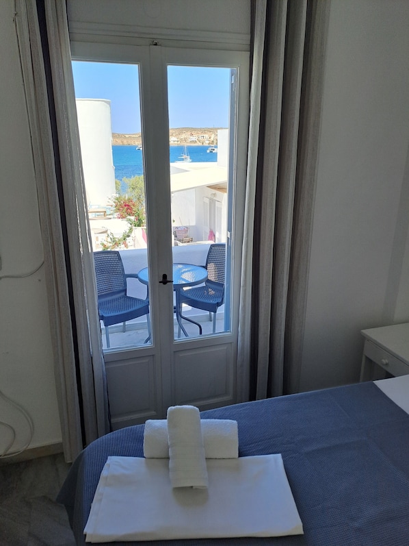 In-room safe, iron/ironing board, free WiFi, bed sheets - OCEANIS RESORT (Paros)