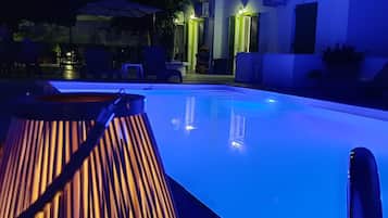 En sÀsongsöppen utomhuspool