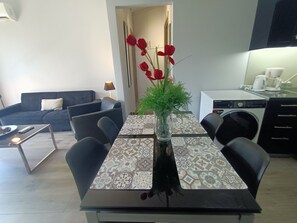 Comfort-Apartment, Stadtblick | Esszimmer