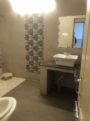 Standard Room, City View | Bathroom | Shower - Shri Chitra Residency (Haridwar)
